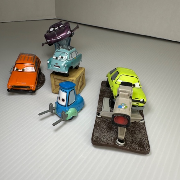 Disney Pixar Cars Lot of 5 PVC on Stand Base/Cake Topper Holley, Grem, Pacer,Pro - Picture 4 of 12